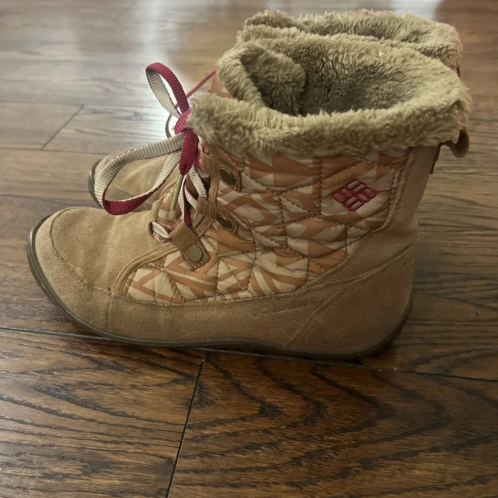 Columbia Women's 7.5 Brown Minx Shorty Warm Winter Waterproof Boots Omni Heat